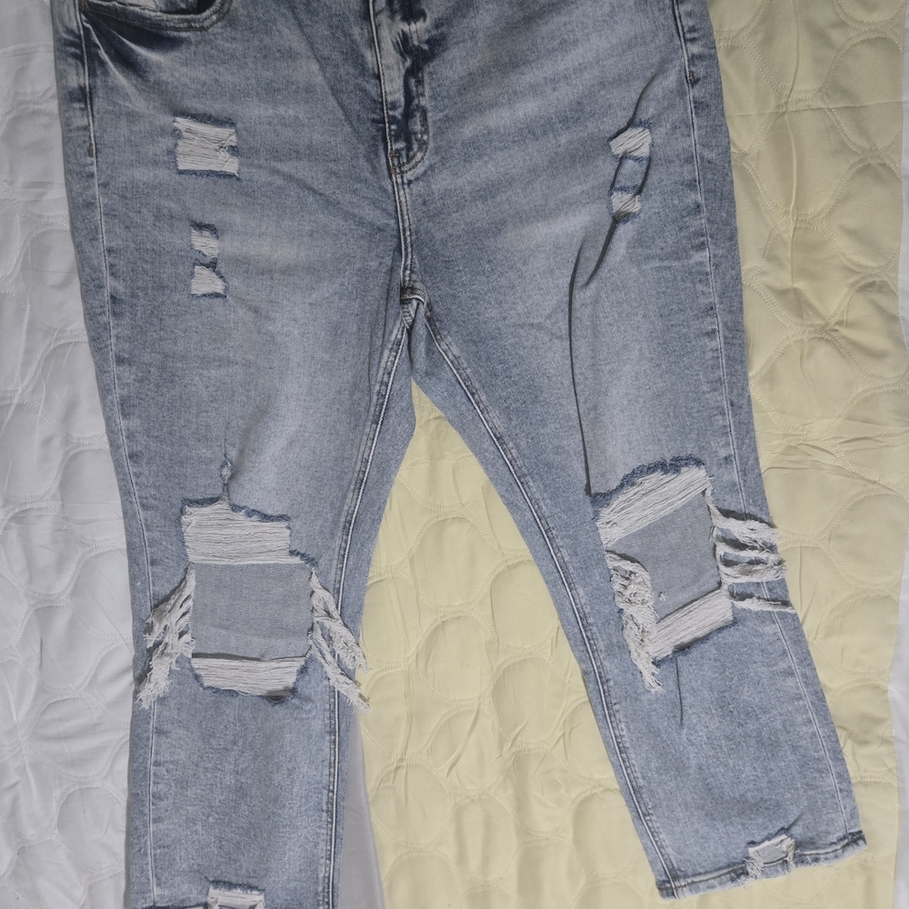 Lovervet Trendy Distressed Ankle Jeans in Light Blue